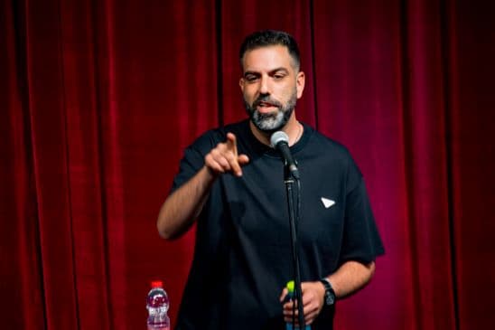 דניאל כהן במופע סטנד אפ