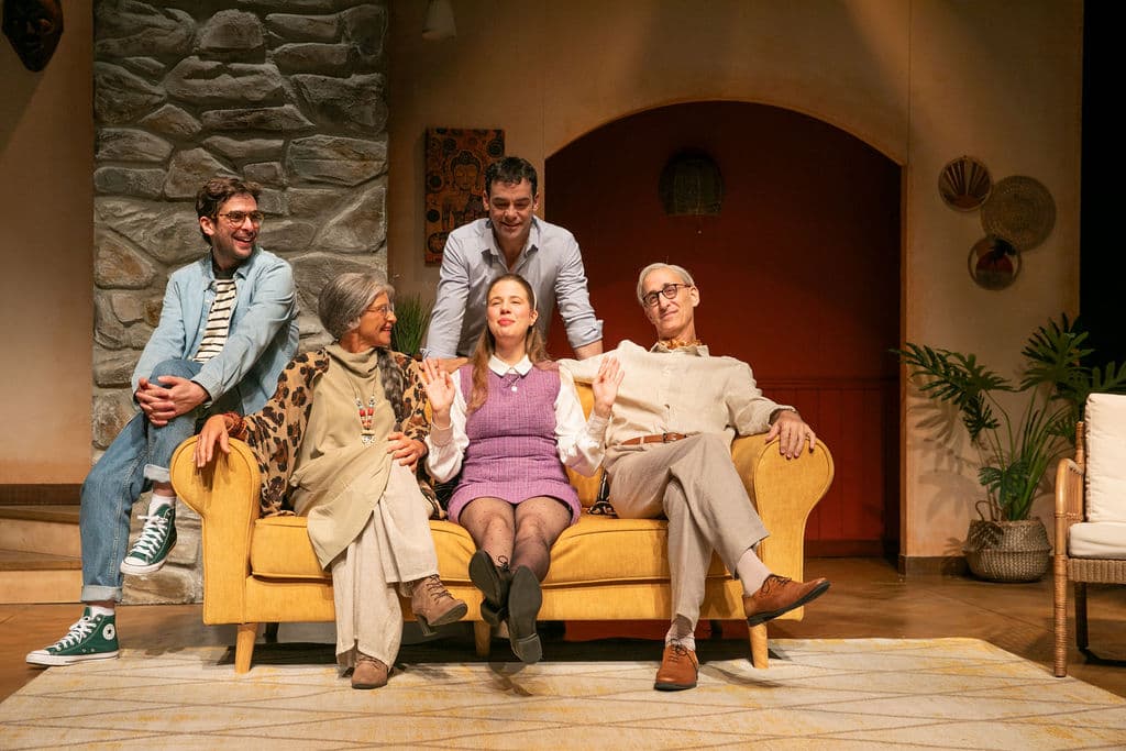 הורים יקרים | תיאטרון החאן