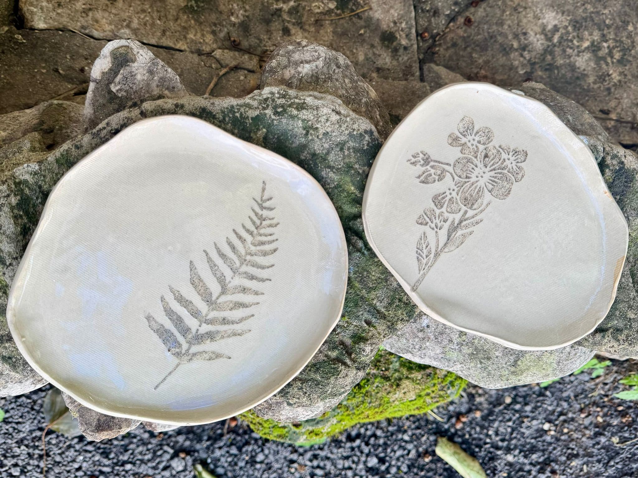 צלחת פורחת - סדנת קרמיקה אביבית בקיבוץ הזורע