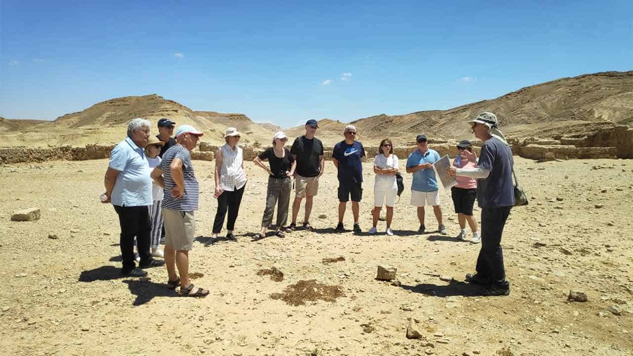 אל השקיעה במדבר - טיול רכבים פרטיים במכתש רמון