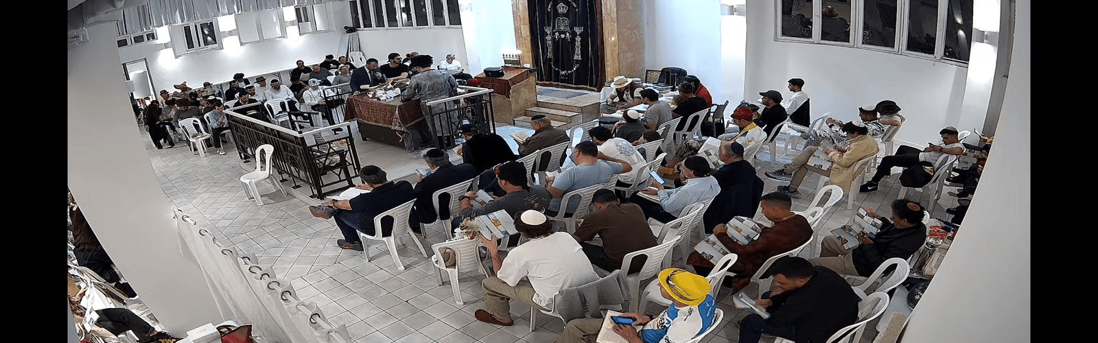 חוגגים פורים בבית כנסת חסל"ת