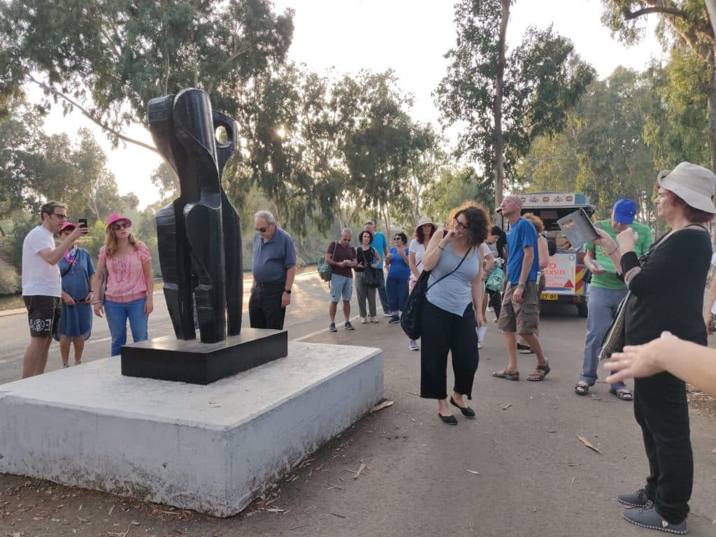 סיור פסלים ברכבת – למבוגרים