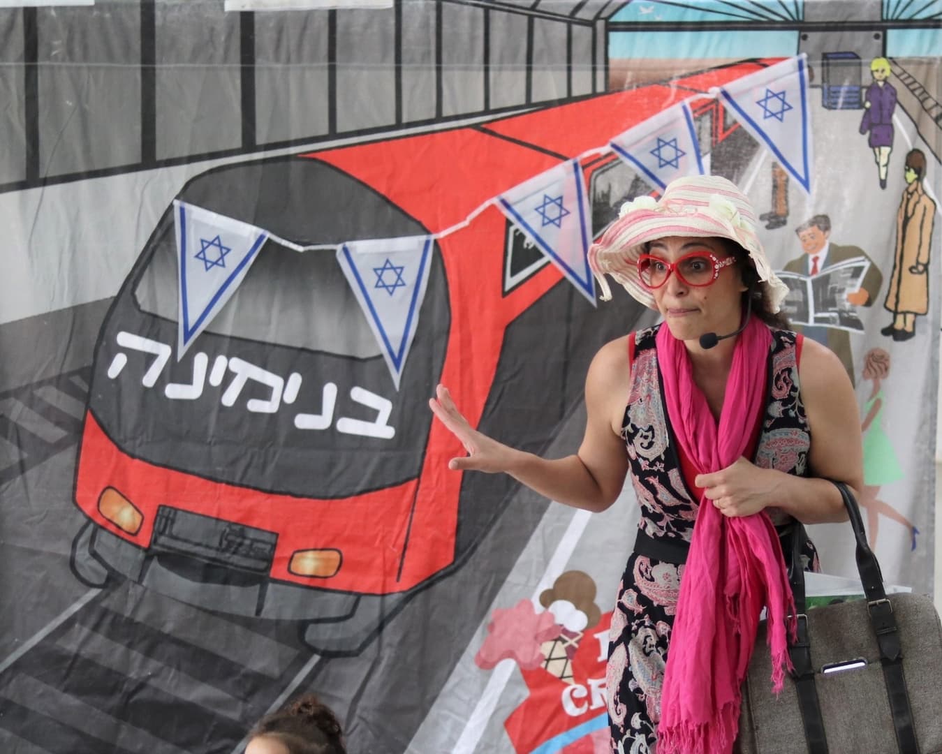 שעת סיפור: "סבתא וחתול יוצאים לטיול" - תיאטרון דף חדש