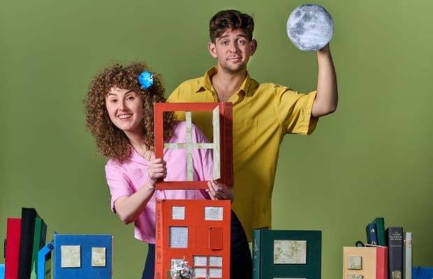 כאן צומחים שירים | תיאטרון הקרון -מאת רות חוף