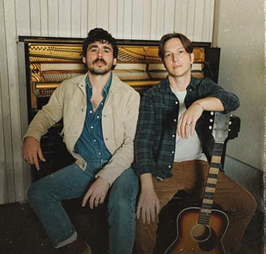 לי בירן ולורן פלד