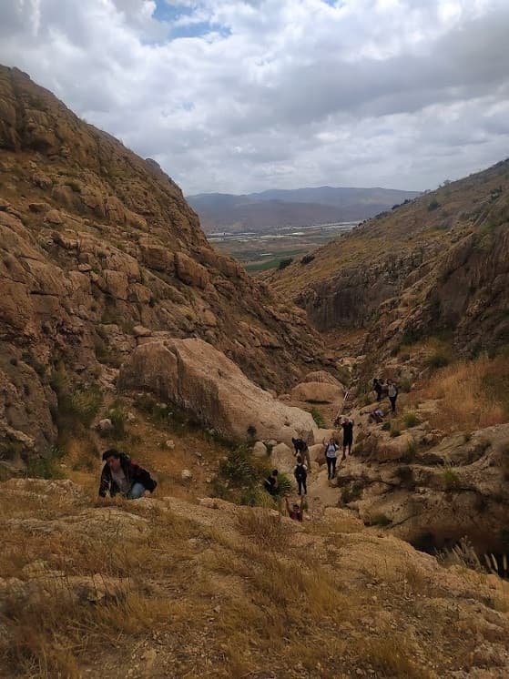 בולדרים, מגלשות ומרבדי פריחה