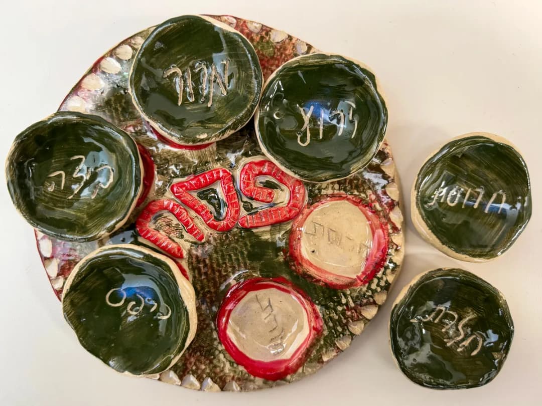 סדנת קרמיקה להכנת צלחת פסח