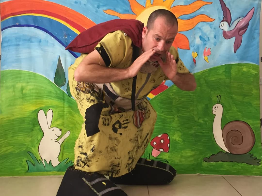 תיאטרון החלומות של אסי בהשראת "הענק הכי גנדרן בעולם" לגיל 3-6